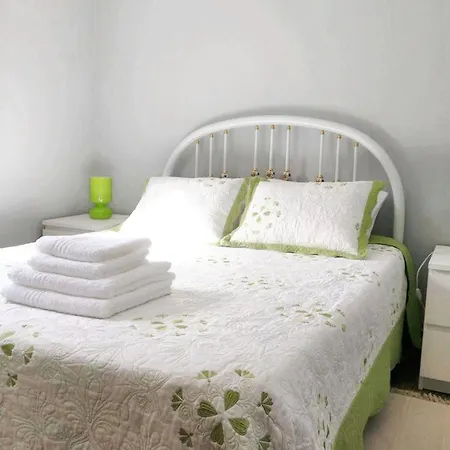 בית נופש Charming House With And Mountain Views In