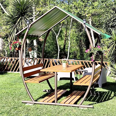 Charming House With And Mountain Views In בית נופש *