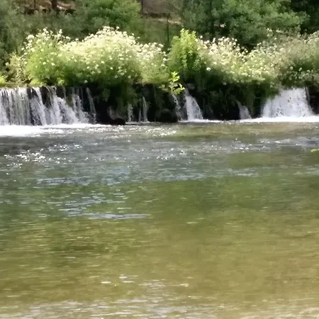 בית נופש Charming House With And Mountain Views In *