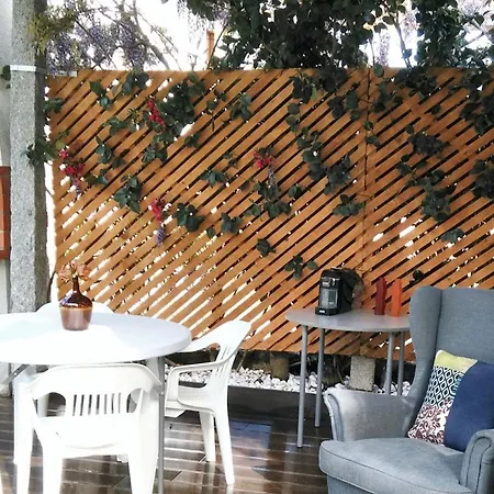 Дом отдыха Charming House With And Mountain Views In