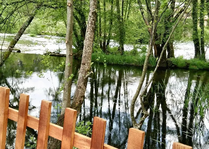 펜션 Charming House With And Mountain Views In Rendufe