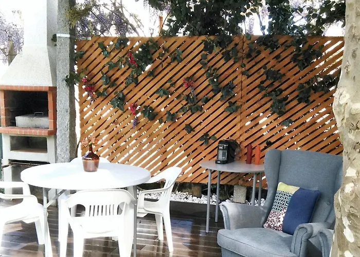 펜션 Charming House With And Mountain Views In