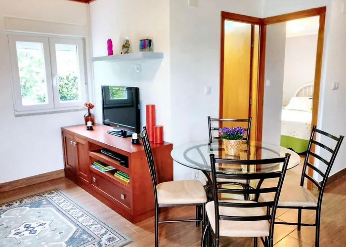 Дом отдыха Charming House With And Mountain Views In Rendufe